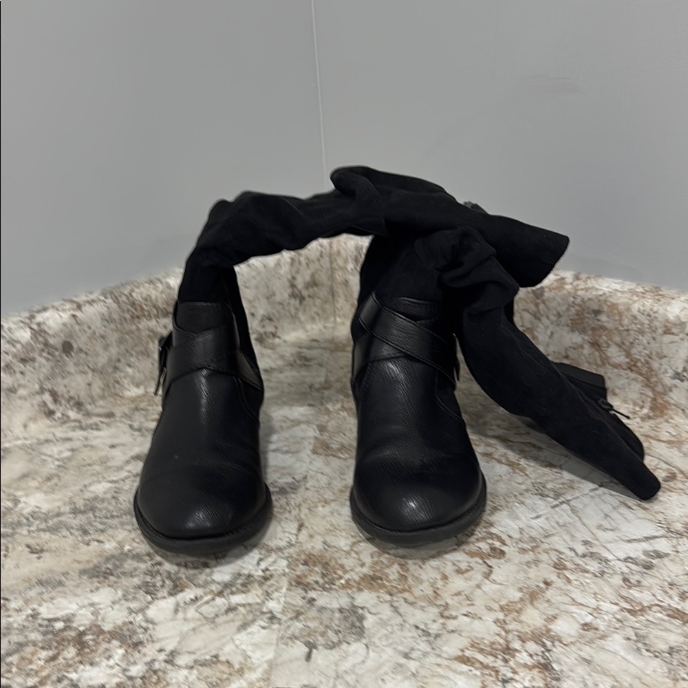 Black Women's Knee-High Boots - Picture 14 of 14